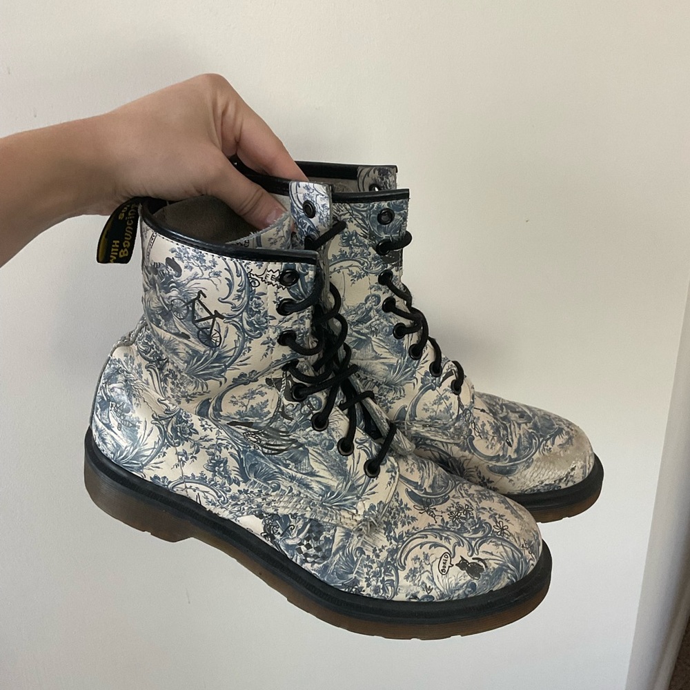 Rare vintage blue and white graffiti Dr. Marten boots, size 8